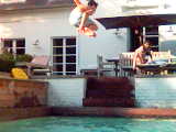 YEAH MAx en train de sauter trop trop haut   ........ lol
