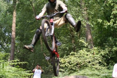 SAM un pote à  nous il est fouuuuu et assez bon .........